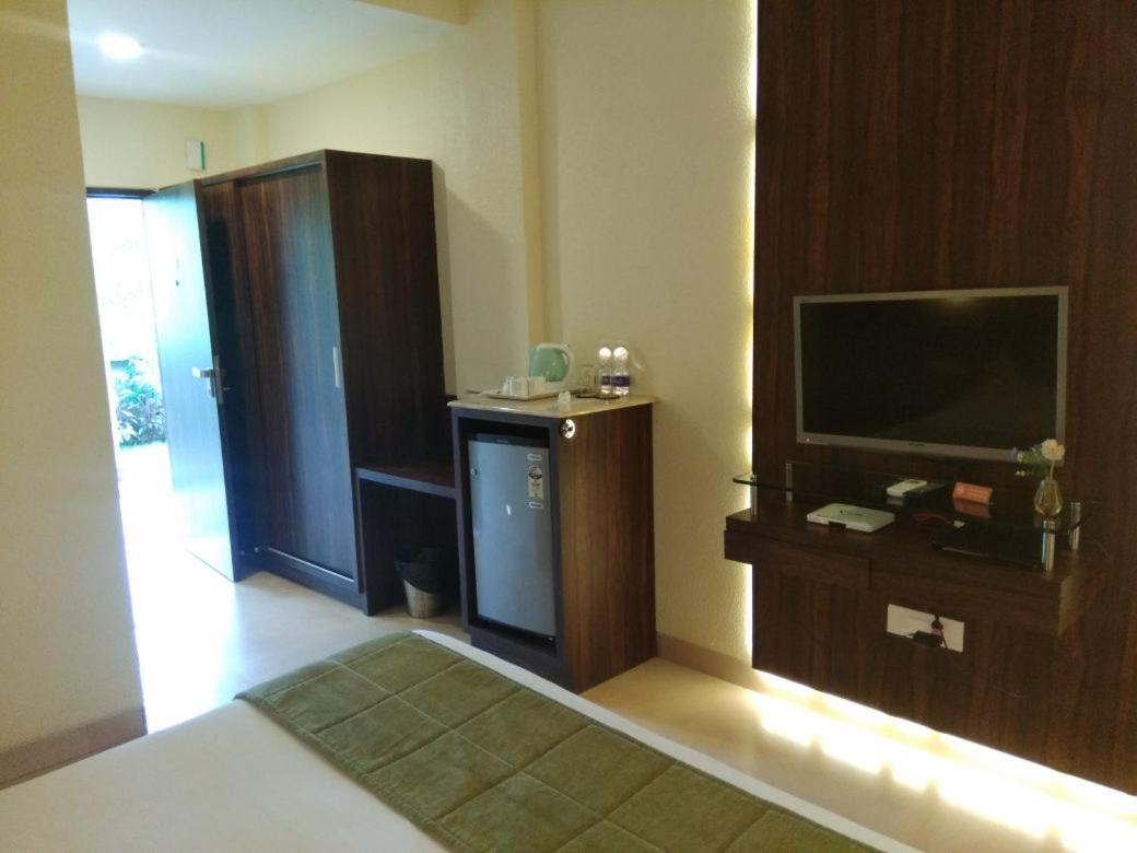 Meritas Seawind Beach Resort, Shrivardhan Exterior photo