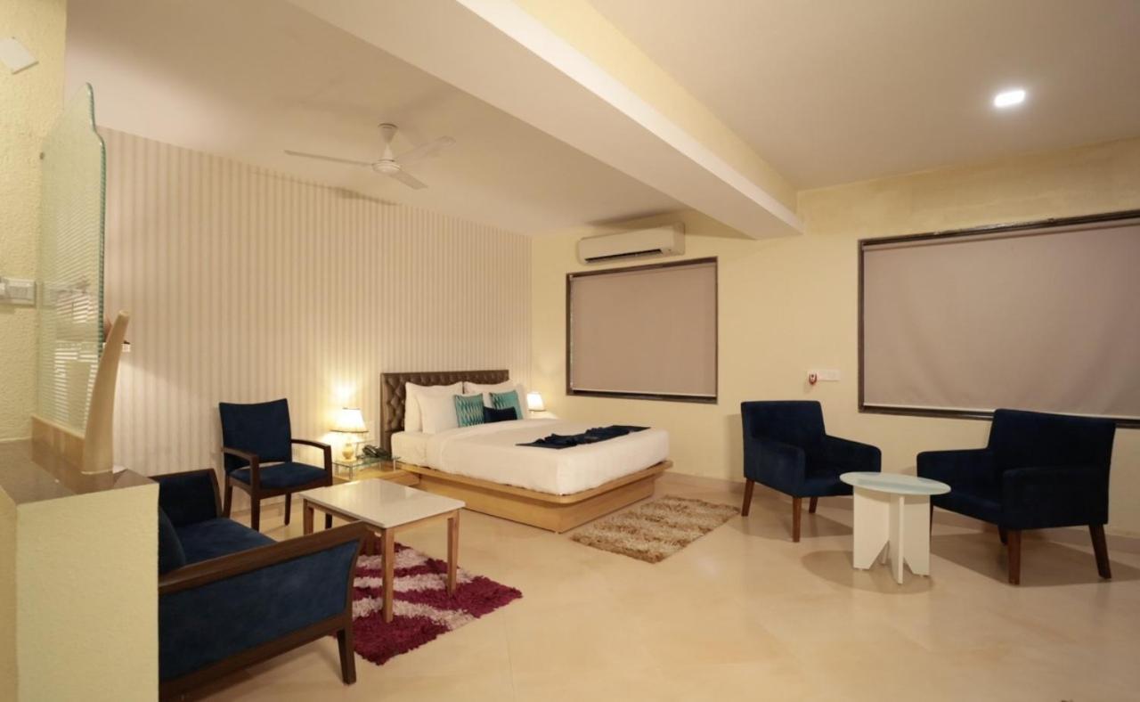 Meritas Seawind Beach Resort, Shrivardhan Exterior photo
